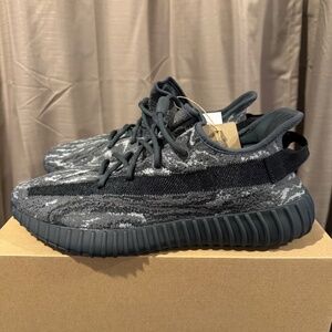 Yeezy 350 V2 (Mens sz 11)